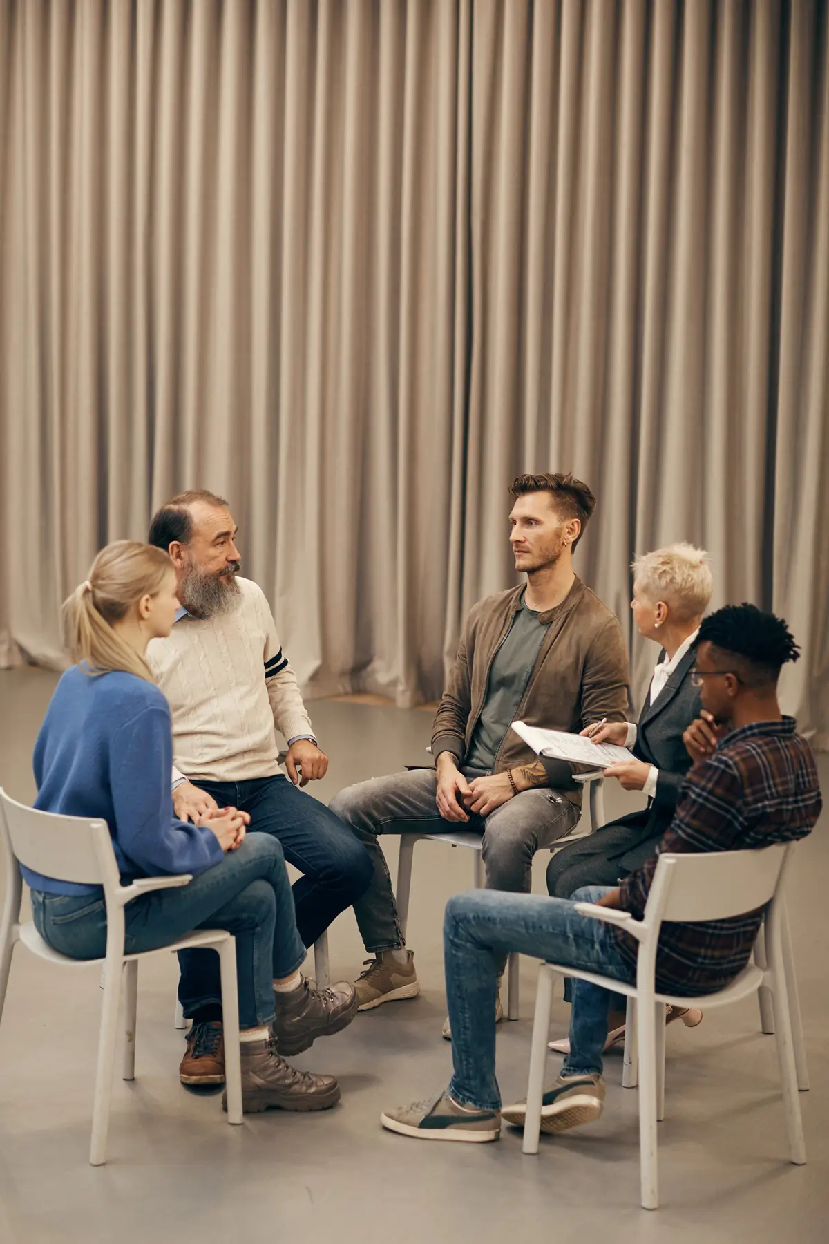 Group therapy session arranged in a circle